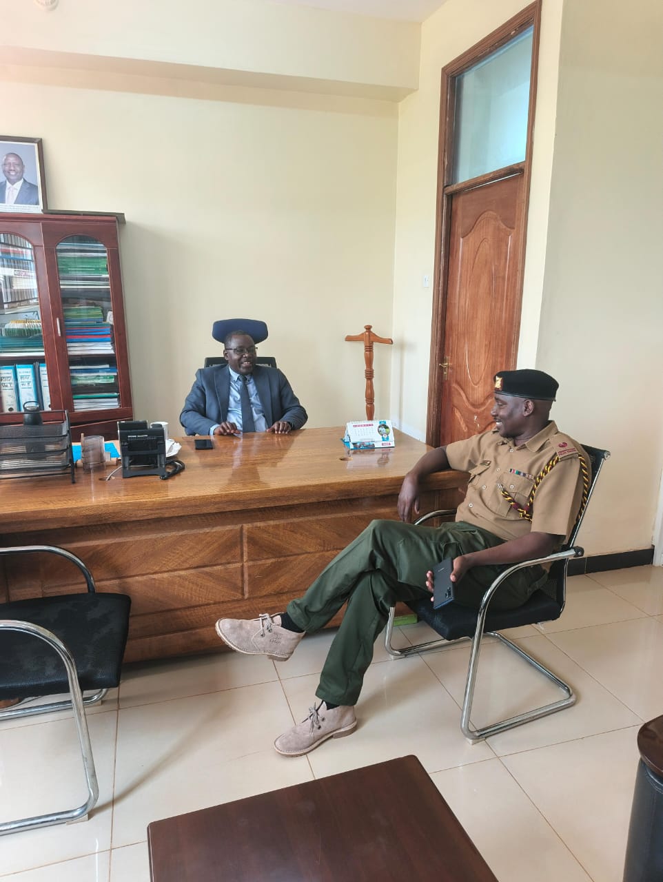 Siaya: County Secretary Ogutu Receives New AP Police Boss