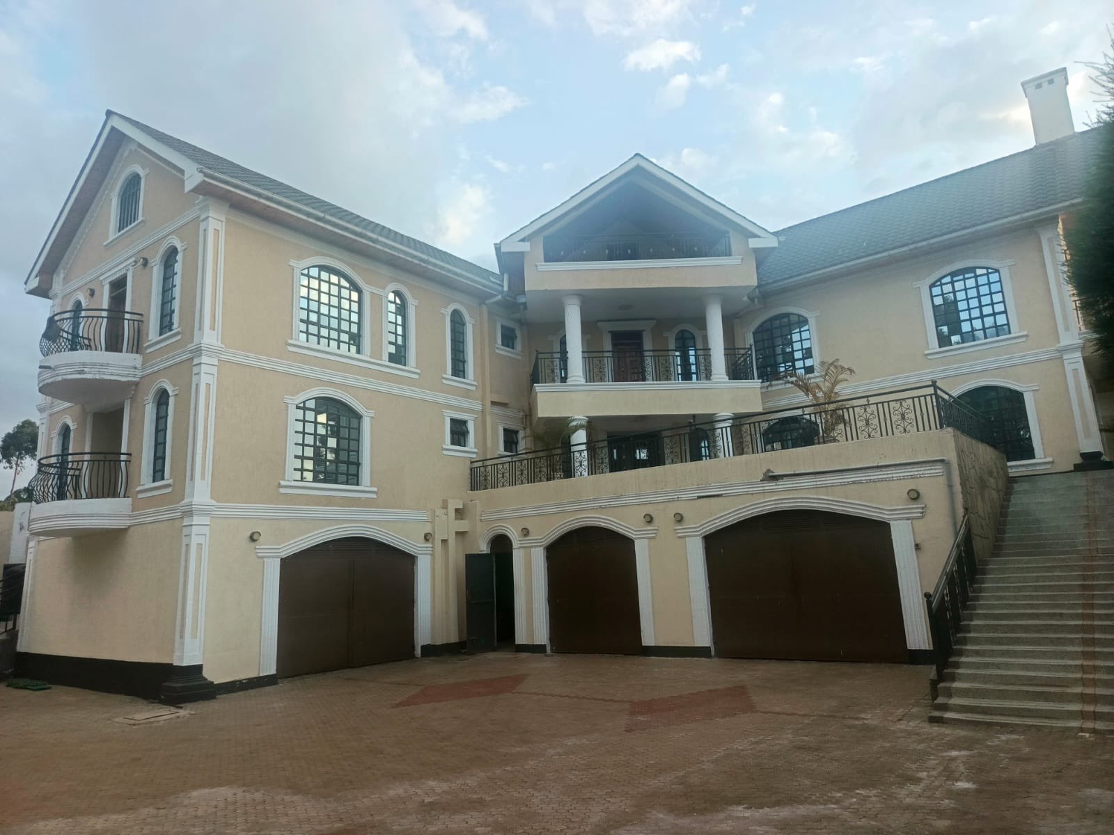 Police Swoop on Posh Residence in Njoro unearths 500 liters of Ethanol