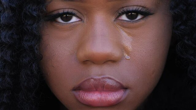 “I am the Father” Villagers Left Mouth Open After a Beautiful Lady Gets Help from a Strange Man Days After Delivering Cow Like Baby