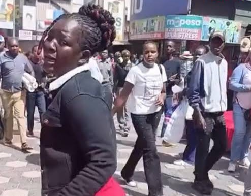 “Hutagawa Mali ya Baba Yako, Wewe ni Mwanamke na Hufai, Enda Ukagawe Kule Umeolewa” Kenyan Lady Falls Down in Tears After Her Brother Chases Away Days After Father’s Burial